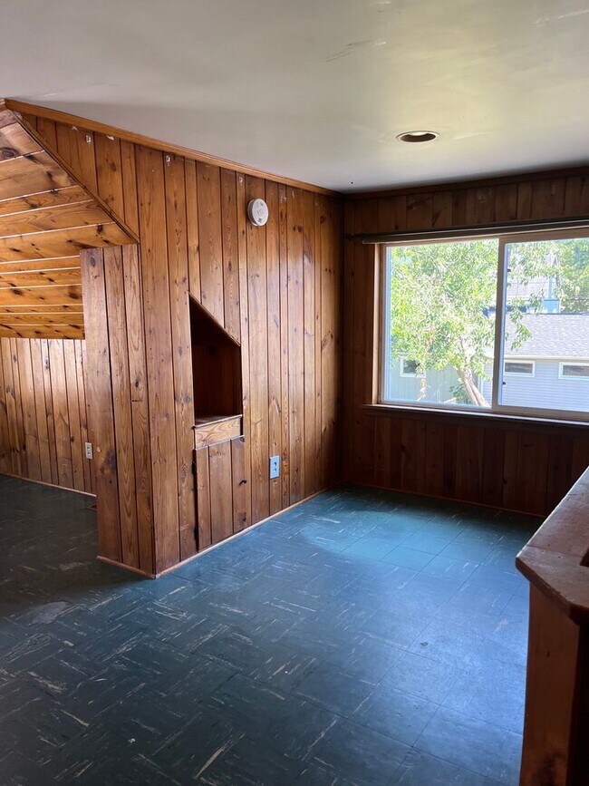 Building Photo - 868 20th Ave SE