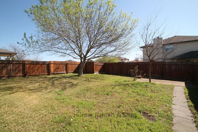 Building Photo - Amazing Fox Creek Home!