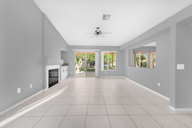 Building Photo - 44295 Las Vistas Dr