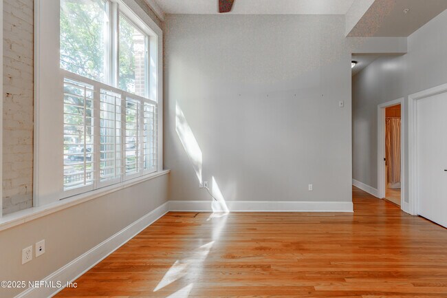 Building Photo - 2525 College St