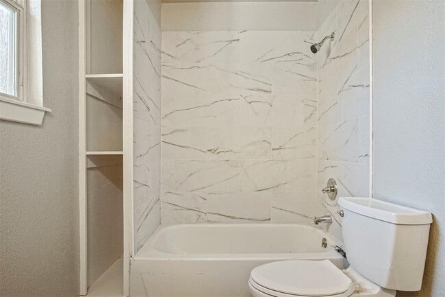 Building Photo - 907 N McKinley Ave