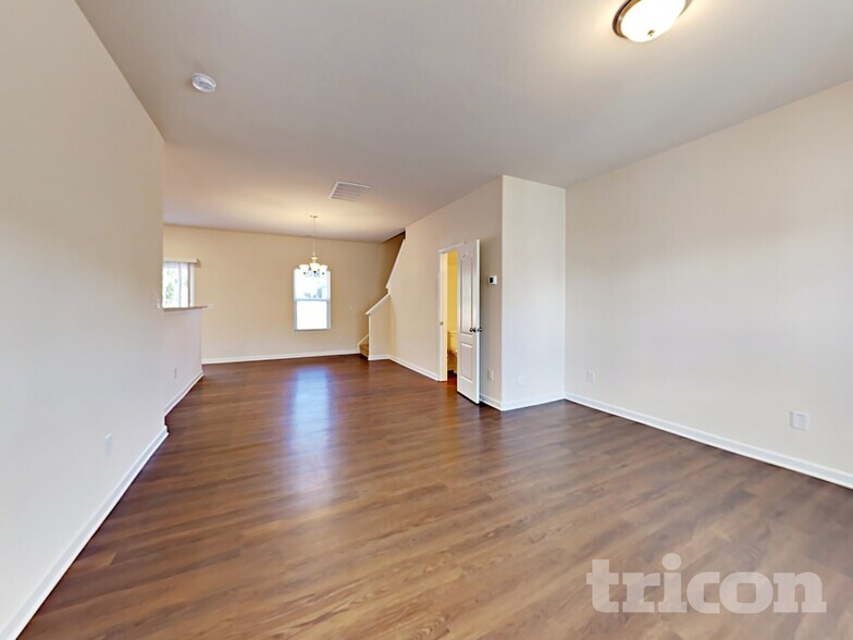 Building Photo - 1357 Waylon Ave