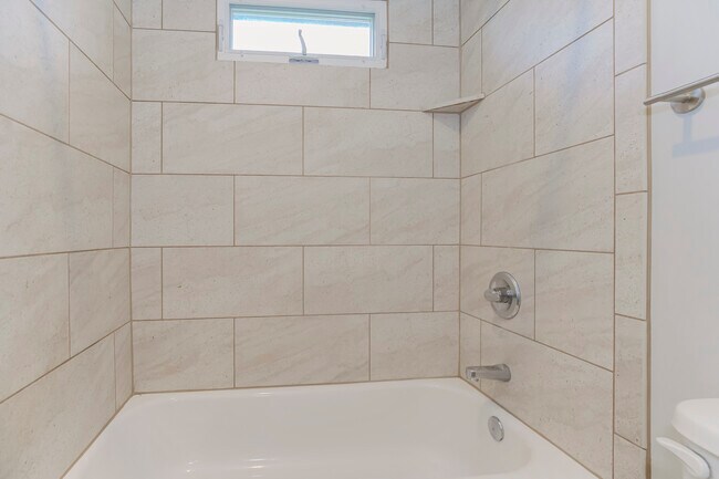 Building Photo - 12 Wallingford Dr