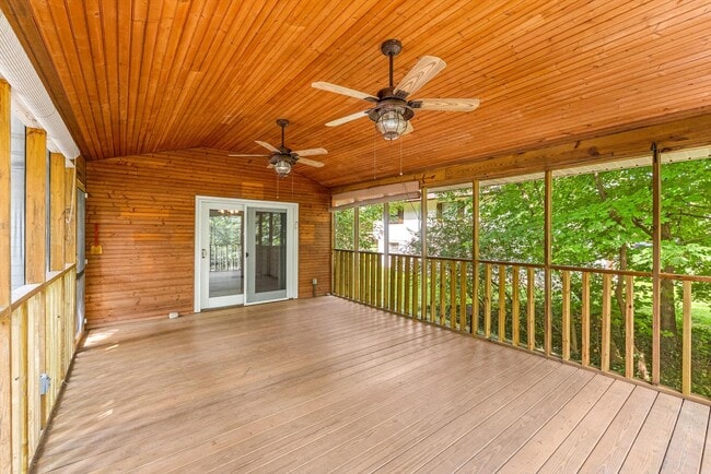 Building Photo - 9528 Gulf Park Dr