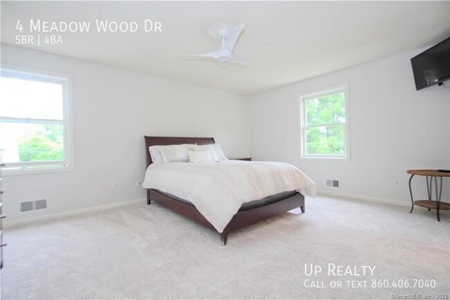 Building Photo - 4 Meadow Wood Dr