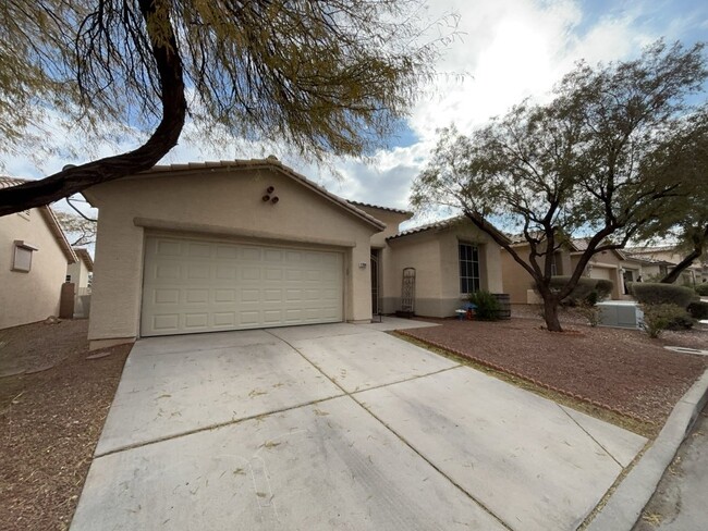 Building Photo - "Charming 2-Bed Oasis in Las Vegas: Modern...