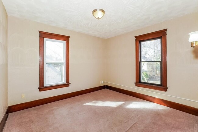 Building Photo - 711 Garfield St