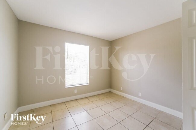 Building Photo - 341 NE 34th Ct