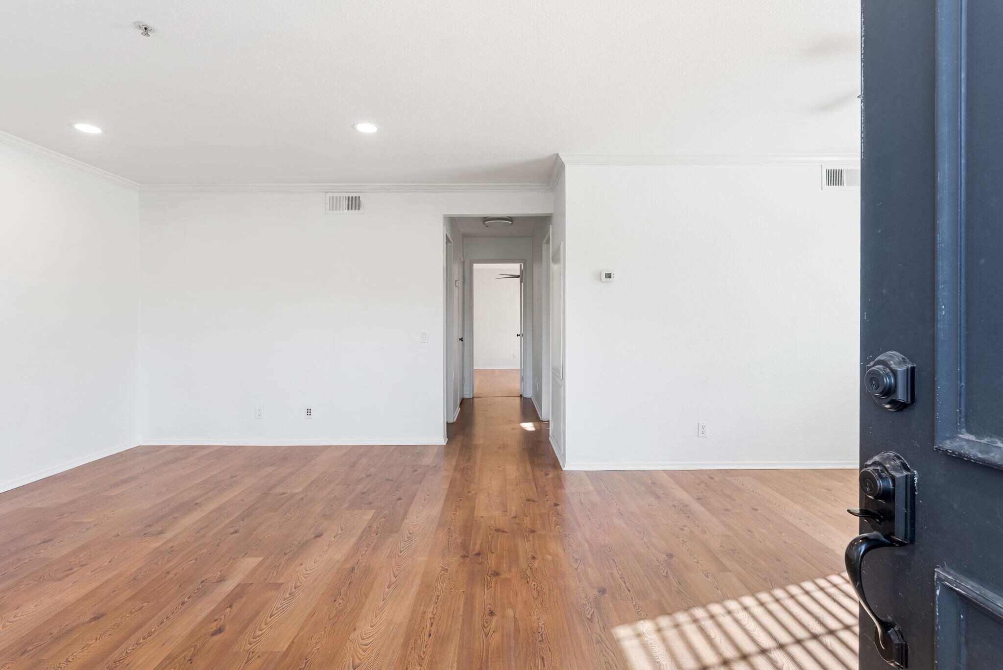 Building Photo - 155 N Cross Creek Rd