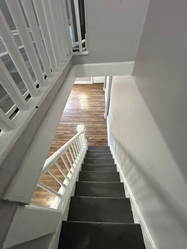 Building Photo - 89 Poplar St