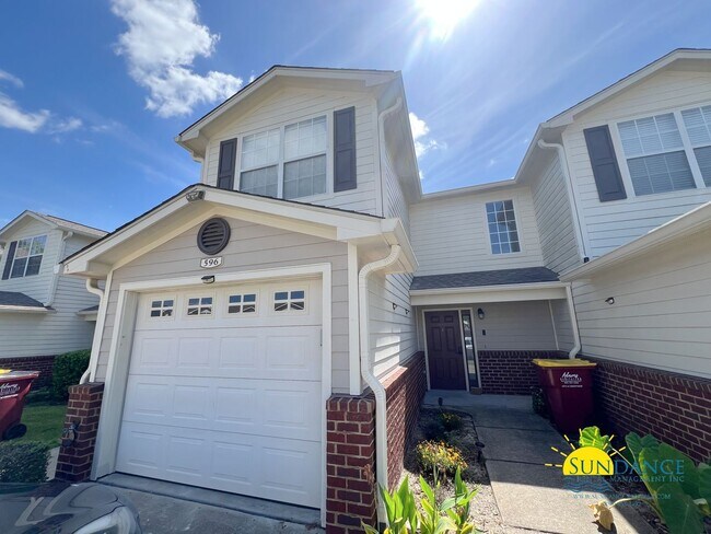Building Photo - Charming 3 Bedroom Eagles Landing Townhous...