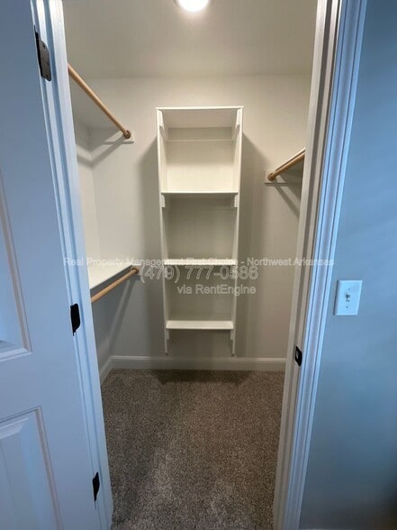 Building Photo - 6110 NW McClellen St