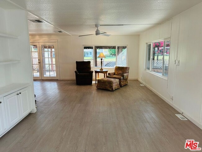 Building Photo - 406 S Paseo Laredo