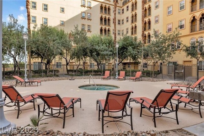 Building Photo - 2405 W Serene Ave