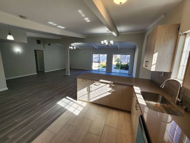 Building Photo - 7756 Zelzah Ave