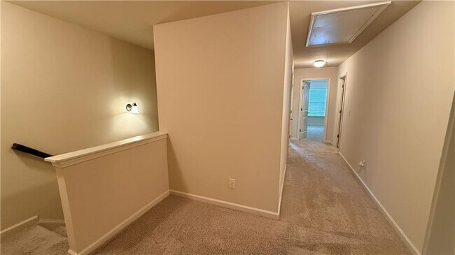 Building Photo - 333 Knelston Oak Dr NE