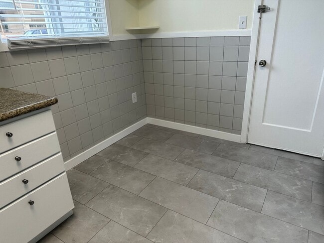 Building Photo - EPIC REA - Great Corner Lakeside Home - 3 ...