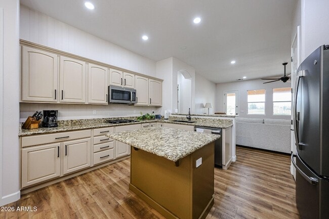 Building Photo - 14383 W Monte Vista Rd