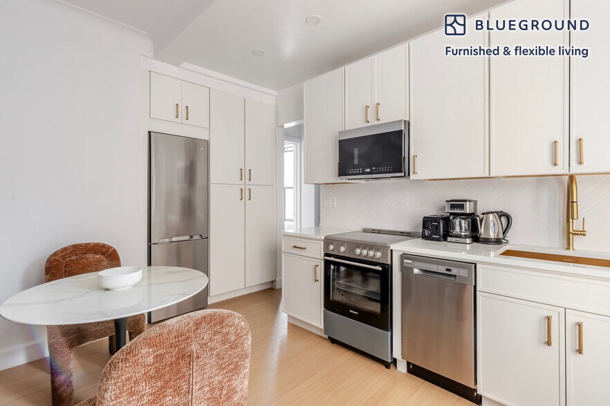 Building Photo - 244 W 72nd St