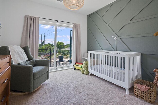 Building Photo - 5806 Sutherlin Rd