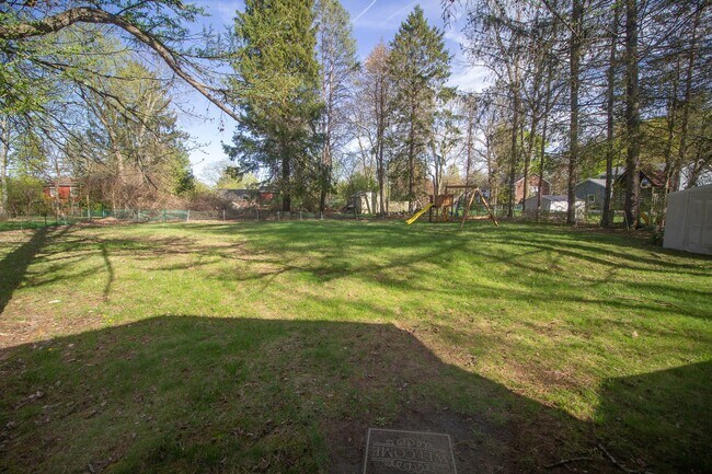 Building Photo - Charming 2-Bedroom, 1-Bath Ranch | 1,015 Sq Ft | Niskayuna School District