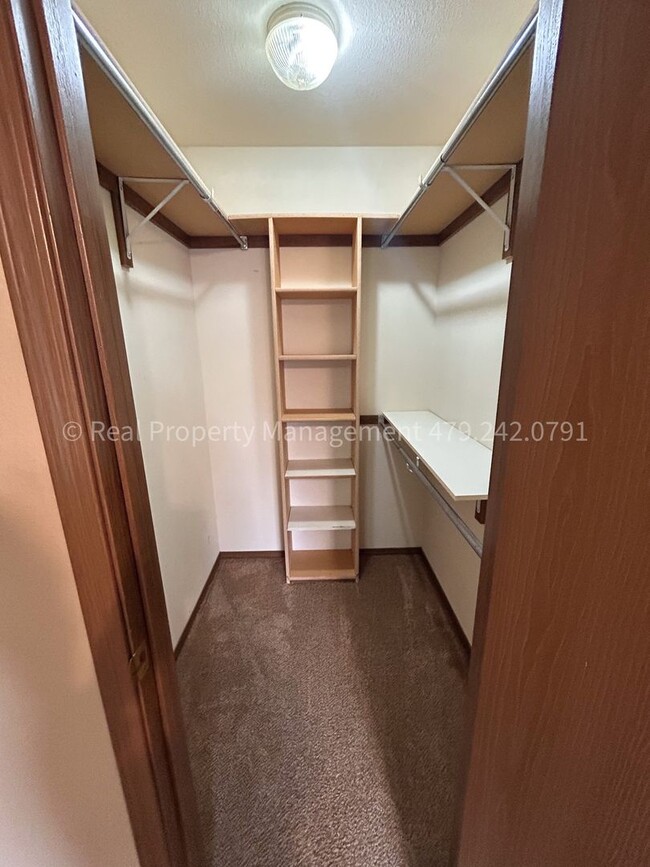 Building Photo - 1003 Trenton Dr