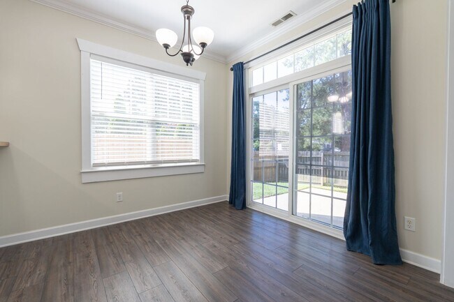 Building Photo - MOVE IN READY 3 Bedroom in the Heart of Western Branch!