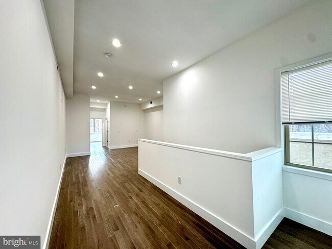 Building Photo - 1231 Vine St