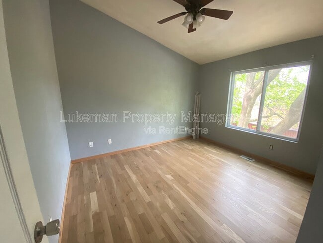 Building Photo - 1324-1326 Knollwood Ave