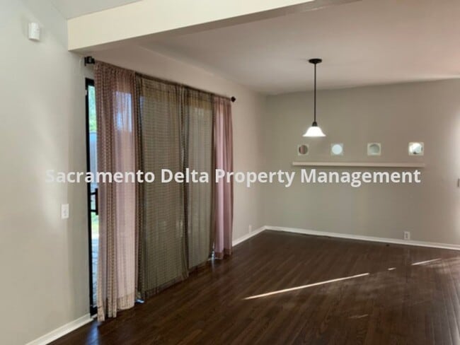 Building Photo - Adorable 3 bedroom, 2 bathroom home in Carmichael