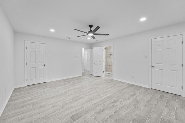 Building Photo - 22 13th Ave N