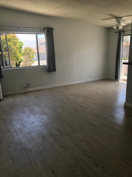 Building Photo - 11815 Goshen Ave