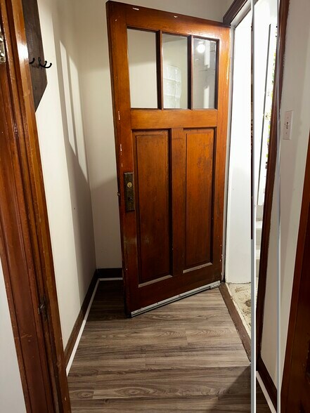 Building Photo - 1328 W Melrose St