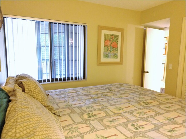 Building Photo - Annual Furnished 2nd Floor Condo located a...