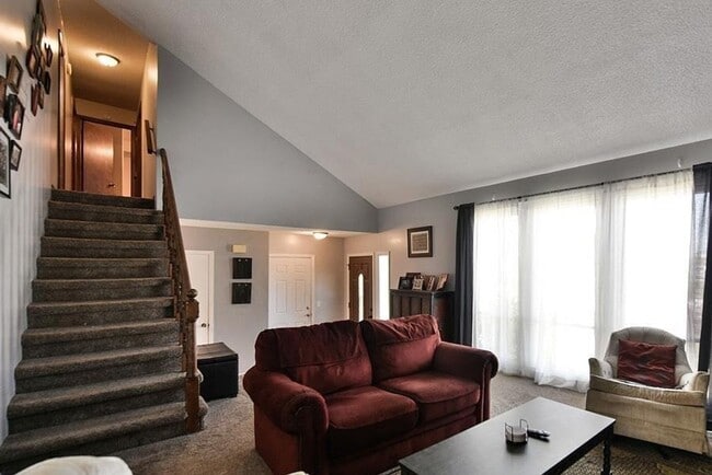 Building Photo - Prime Papillion Location Near Schools & Amenities