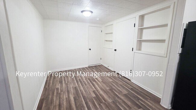 Building Photo - 1512 W College St