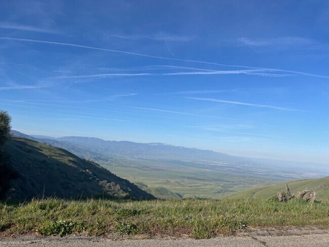 Building Photo - Amazing Mountain Views...
