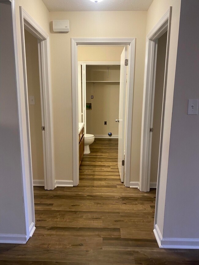 Building Photo - 2119 Rock Creek Dr