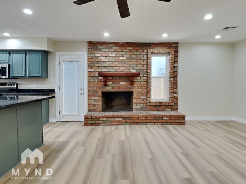 Building Photo - 5721 S Siesta Ln