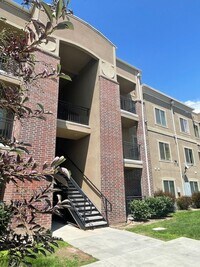 Building Photo - Fantastic SALT LAKE CITY Condo
