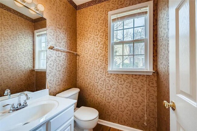 Building Photo - 520 Midhurst Pl