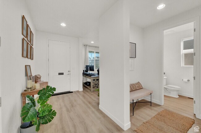 Building Photo - 15162 S Cantle Dr