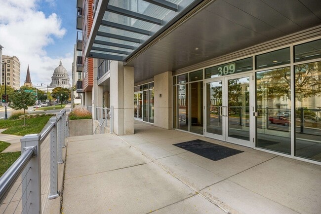 Primary Photo - 309 W Washington Ave