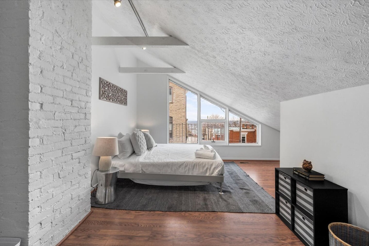 Building Photo - 964 Pavilion St