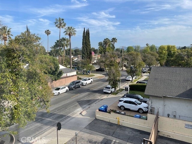 Top-Floor Corner Unit - 12720 Burbank Blvd