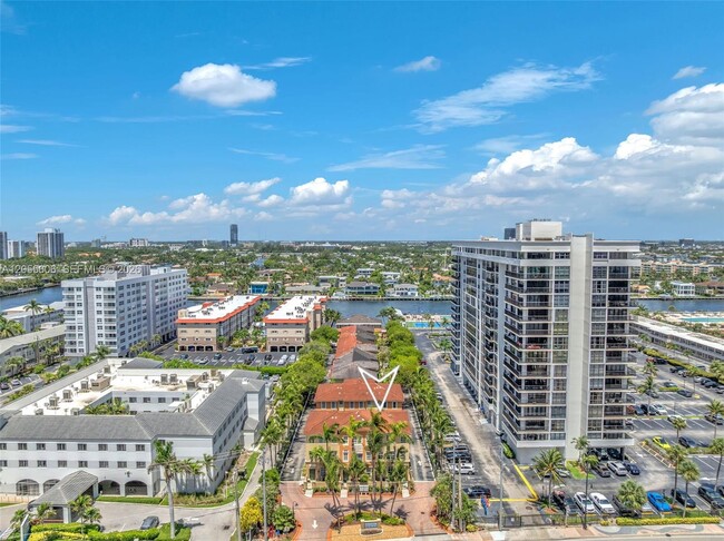 Building Photo - 2065 S Ocean Dr