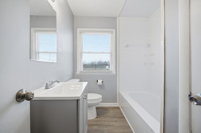 Building Photo - 1248 37th St