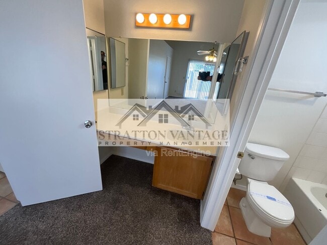 Building Photo - 441 S Maple