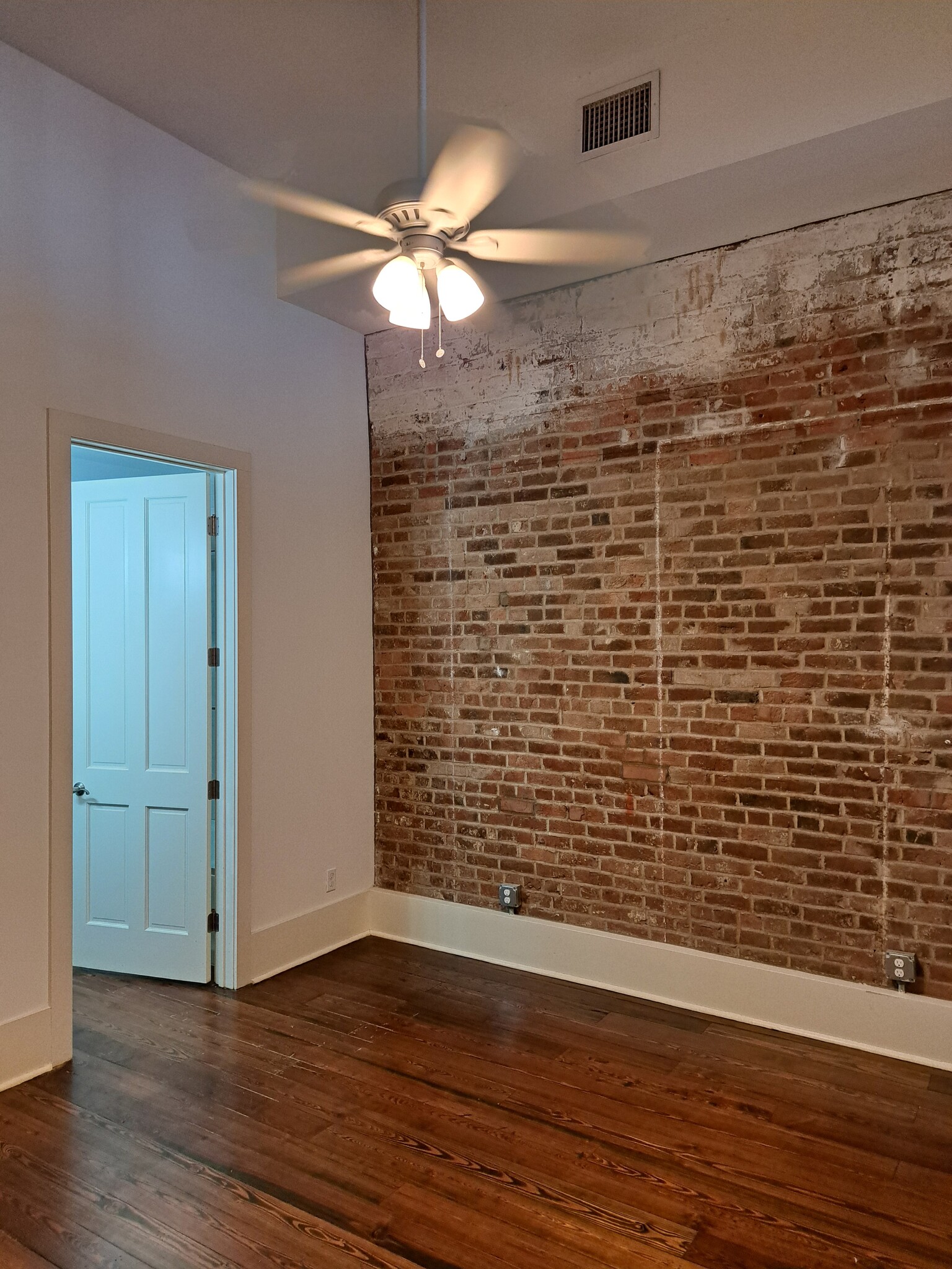 Building Photo - 204 Decatur St