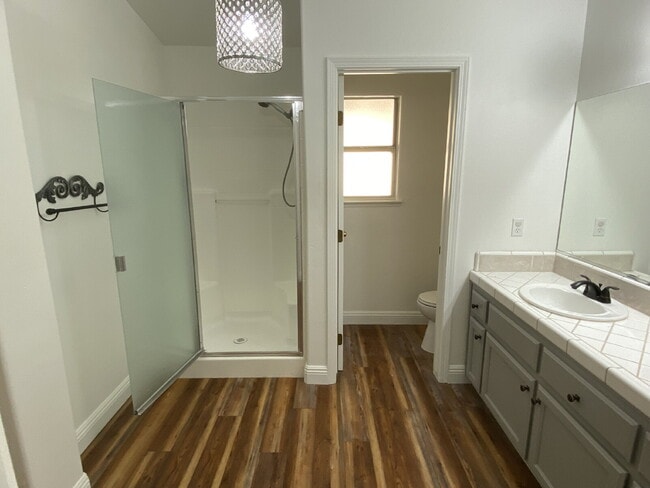 Building Photo - 4 Bed, 2 Bath beautiful home with pool